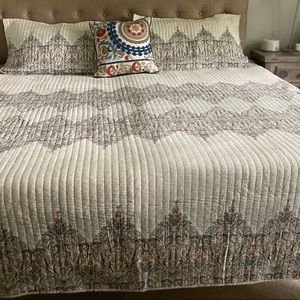 King size quilt with matching pillow. Made by Villa Lugano